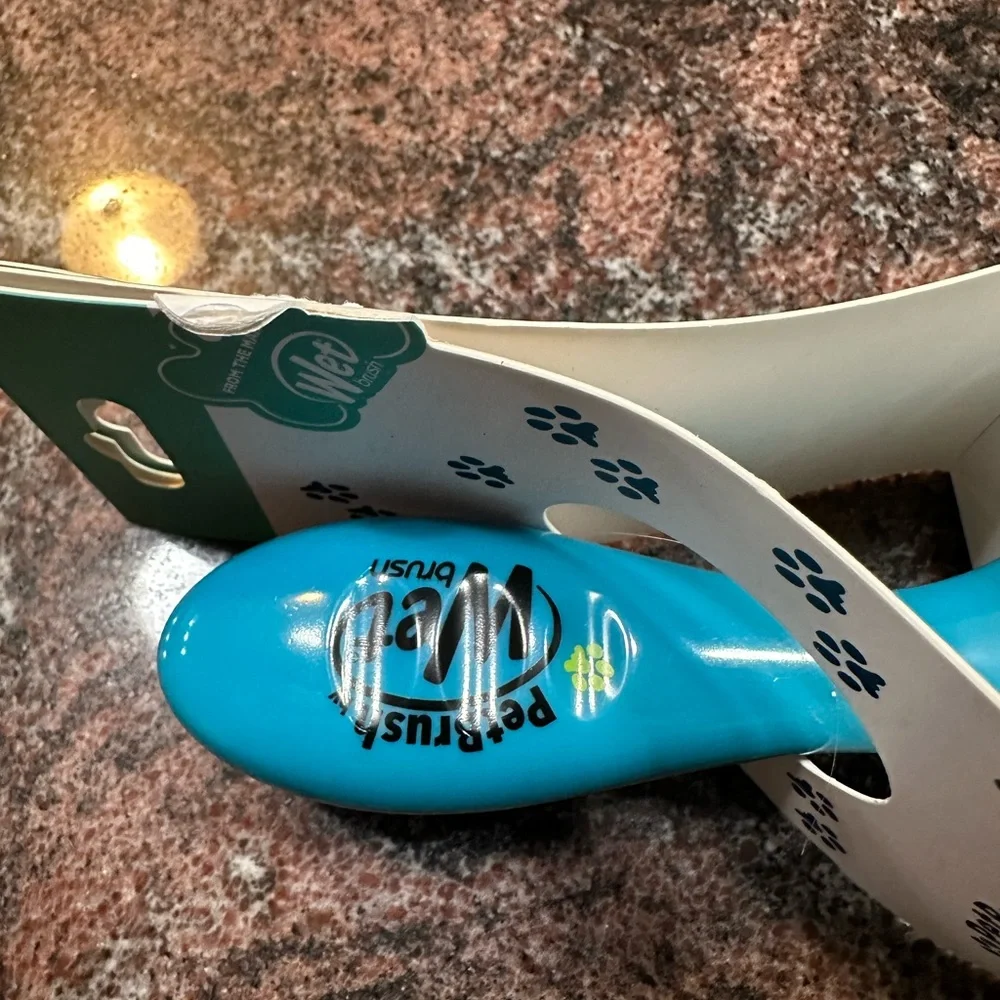 NWT Wetbrush Ultimate Grooming Pet Brush